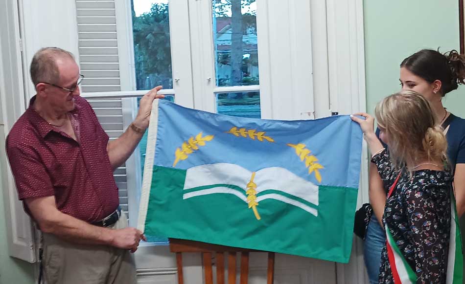 Acto protocolar - Presentación de la bandera de Colonia Valdense